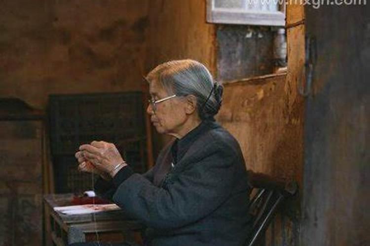 梦到老奶奶是什么意思周公解梦？