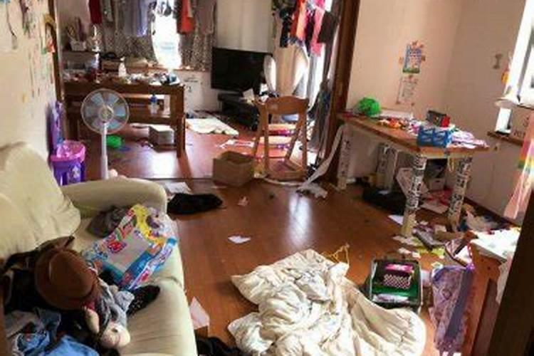 梦见供桌上乱七八糟的吃饭