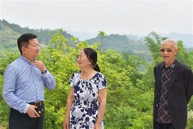 梦见爸爸和他的同事