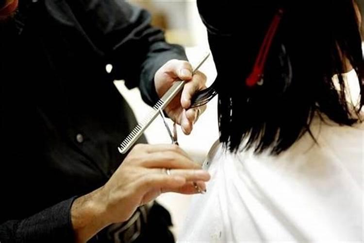 梦见剪头发是怎么回事？