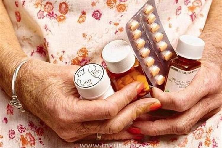 梦见人家中老人病重