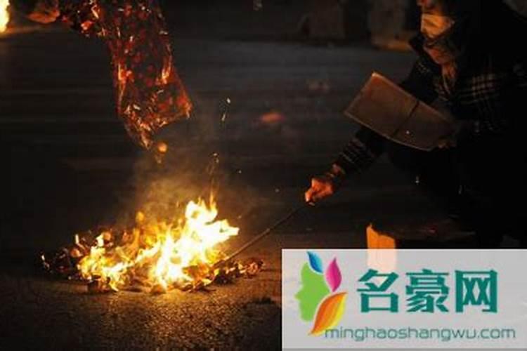 七月十五烧纸要怎么烧？