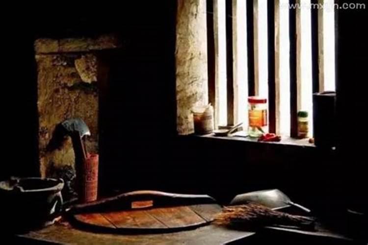 梦见给死去的姥姥买吃的什么意思？