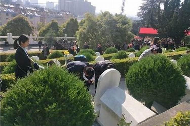 十月初一上坟几点最好？