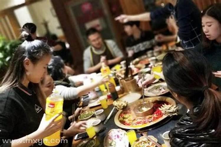 梦见亲人一起吃东西什么意思？