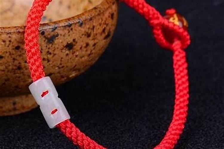 犯太岁佩戴红绳有用吗？