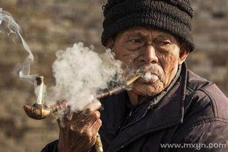 梦见过世的老人还活着是什么征兆？