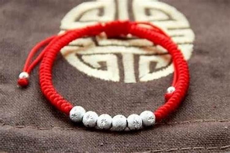 犯太岁手绳戴哪个手？