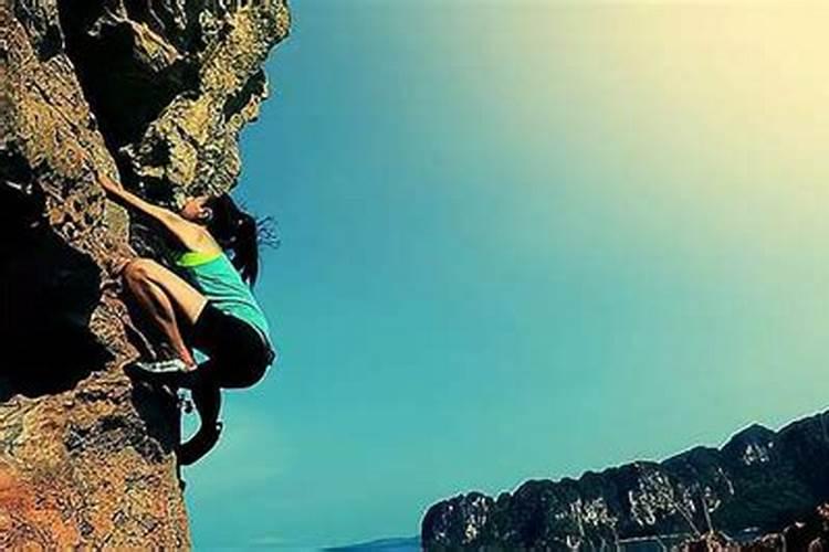 梦见骑车爬上很陡的坡顶