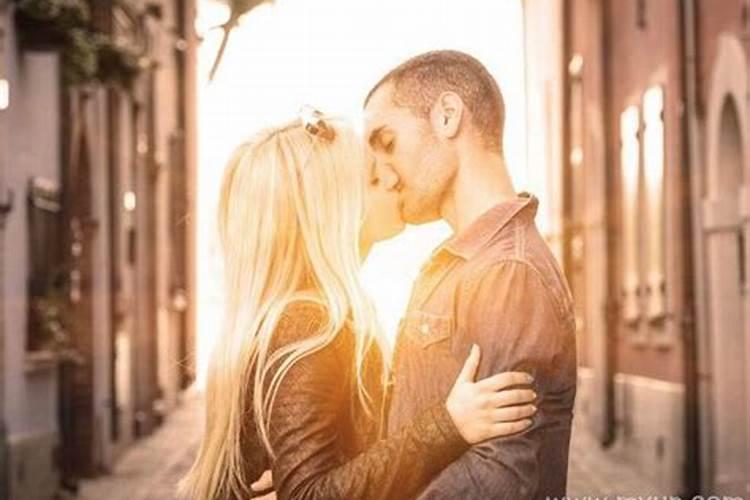 梦见妻子被别人吻胸