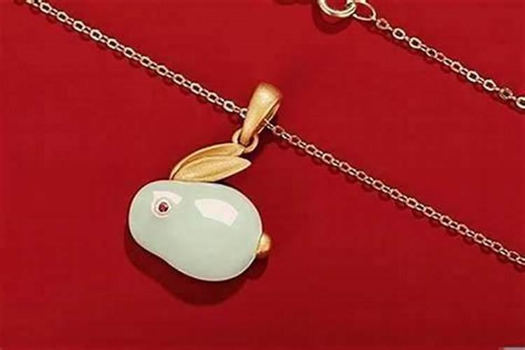 本命年属兔的戴什么最旺财？