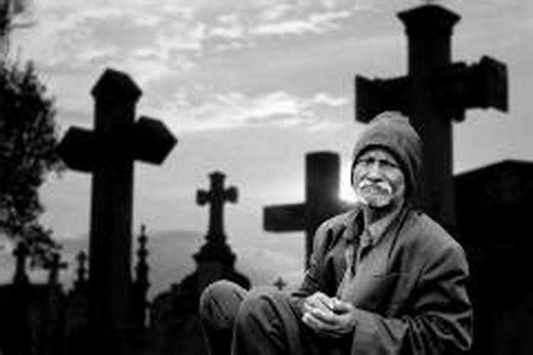 做梦活人死了是什么意思？