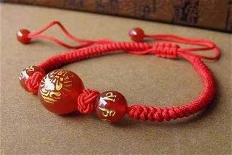 属虎男士本命年可以带什么配件？