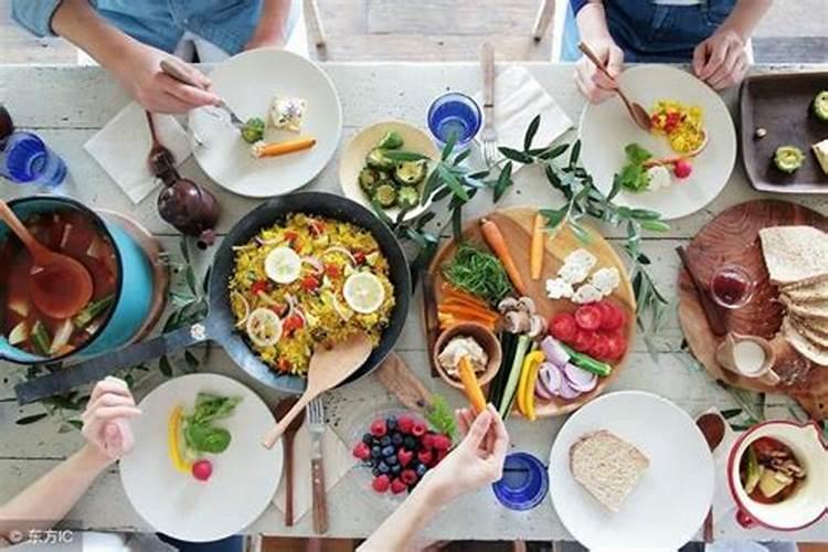 梦到同事到我家吃饭