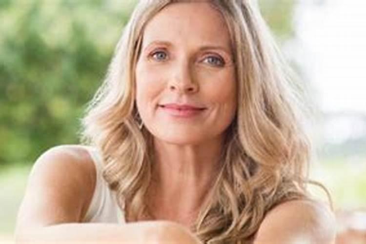 梦见老年人是什么预兆女人？