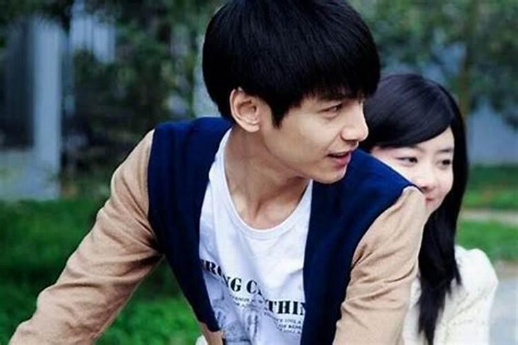 梦见初恋三次什么意思？