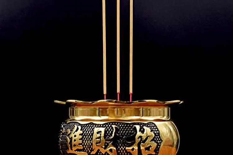除夕烧香几柱？