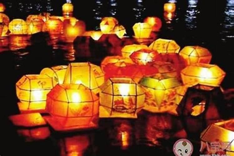 中元节烧纸还摆供品吗？