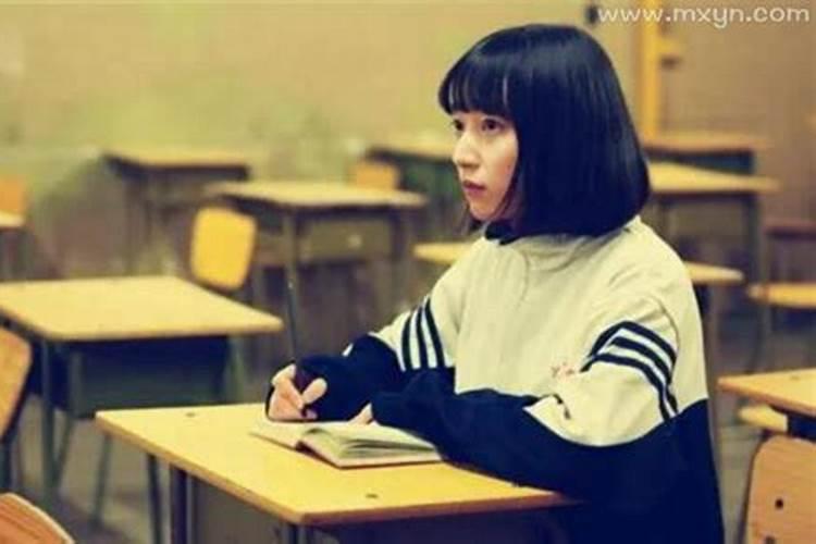 梦见女同学喜欢我是什么意思？