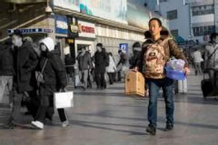 梦见回家路上好多人？