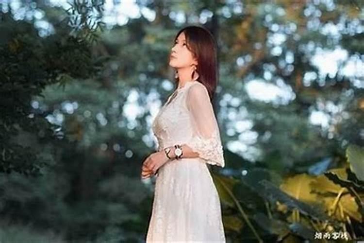 八字硬的女人有哪些特征？