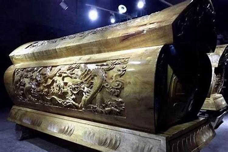 梦见七个棺材是什么意思啊？