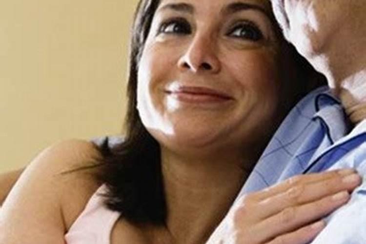 梦见别的男人睡在老婆身旁