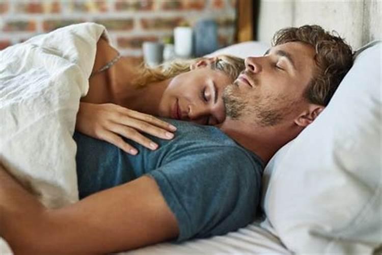 梦见和女人约会是什么意思？