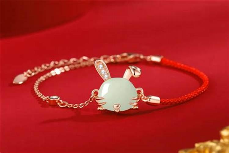 属兔的本命年戴什么金饰好？