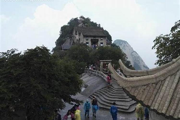 梦见爬山很陡峭最终到达目的地