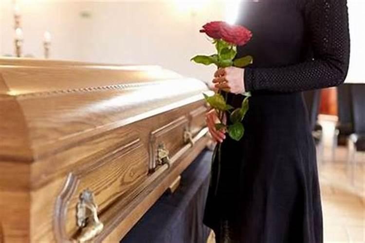 梦到已故的外公又办丧事