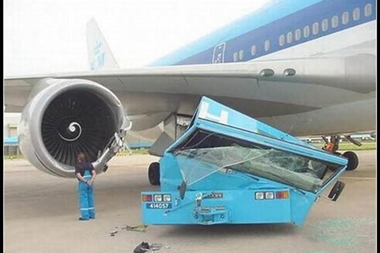 梦见汽车和飞机相撞