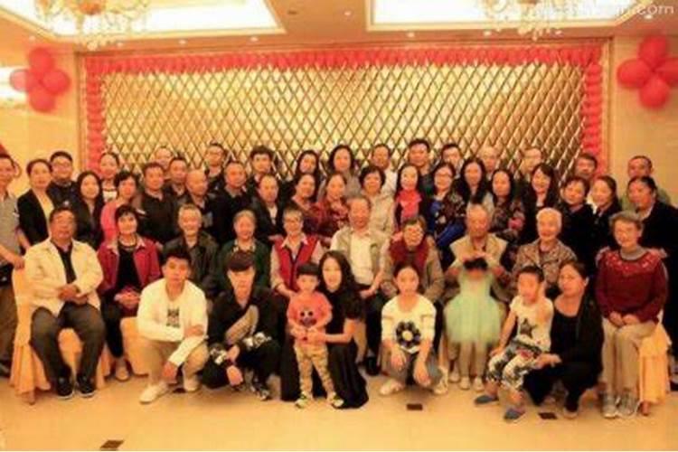 梦见大堆亲戚聚在一起是什么意思？