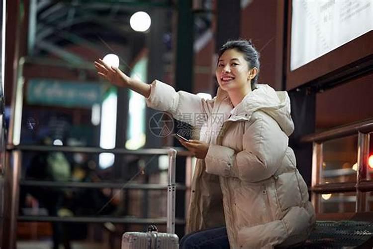 梦见美女对自己招手