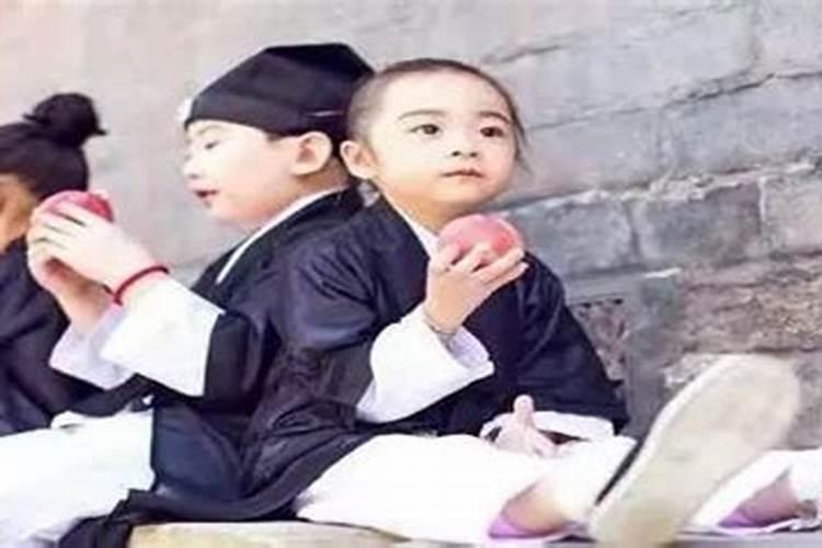 八字带童子是什么意思？