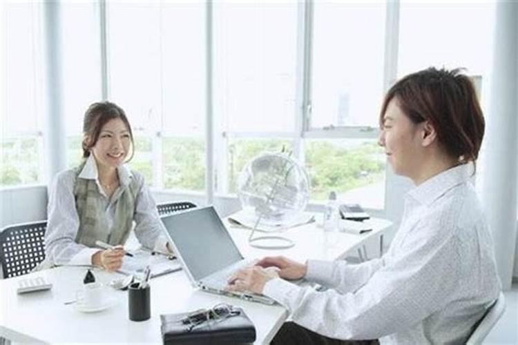 梦见老板和同事是什么意思？