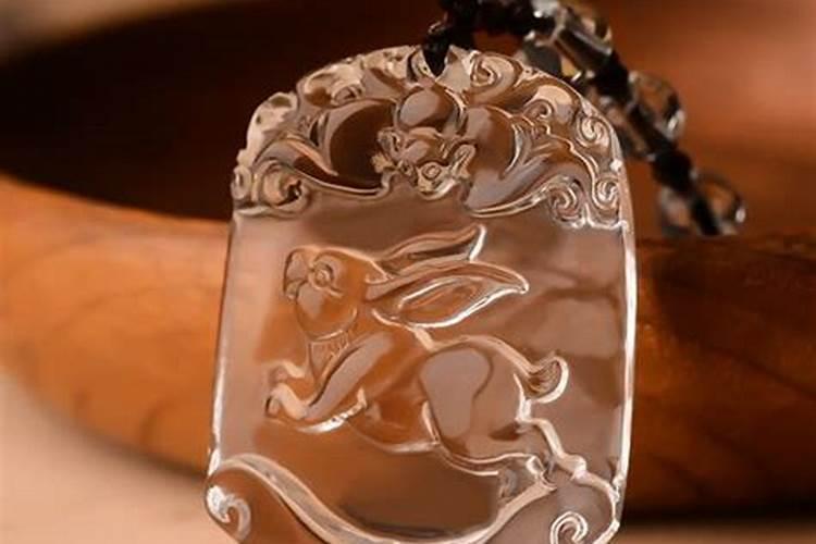 87年兔本命年适合戴什么？