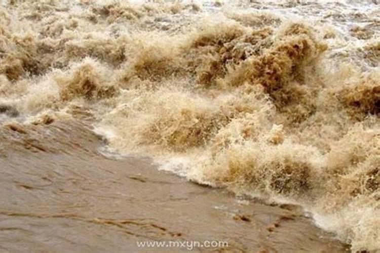 梦见来势汹汹的大洪水是什么意思？