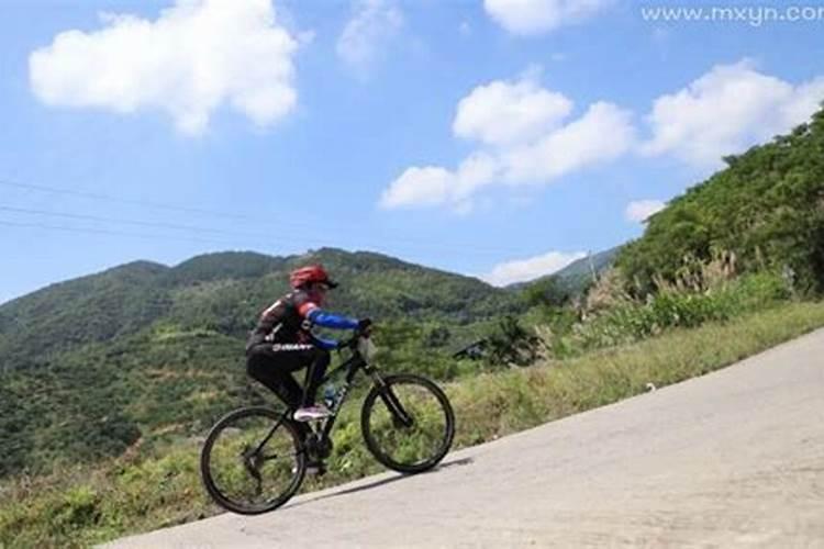 梦见骑着自行车上坡