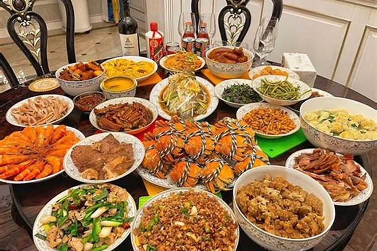 传统的除夕晚饭