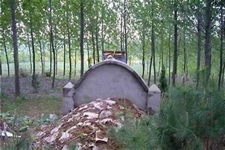 梦见坟墓是建在房子前