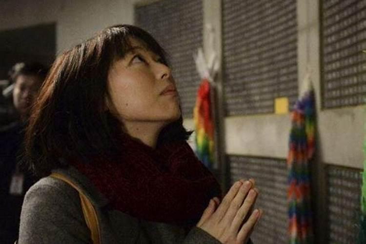 梦见前夫已死去的妈妈