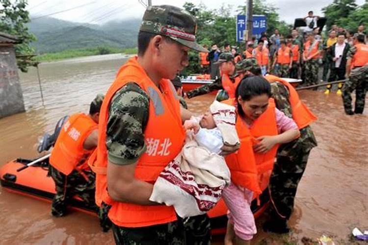 梦到洪水冲走人和车子