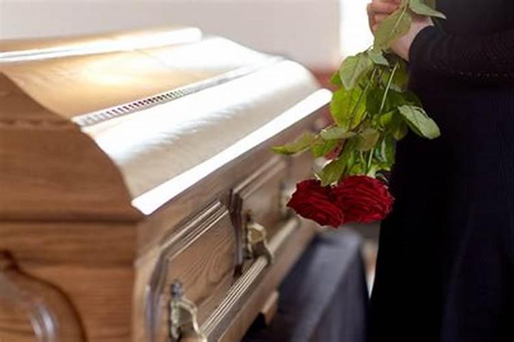 梦见丧事送殡的队伍没有棺材