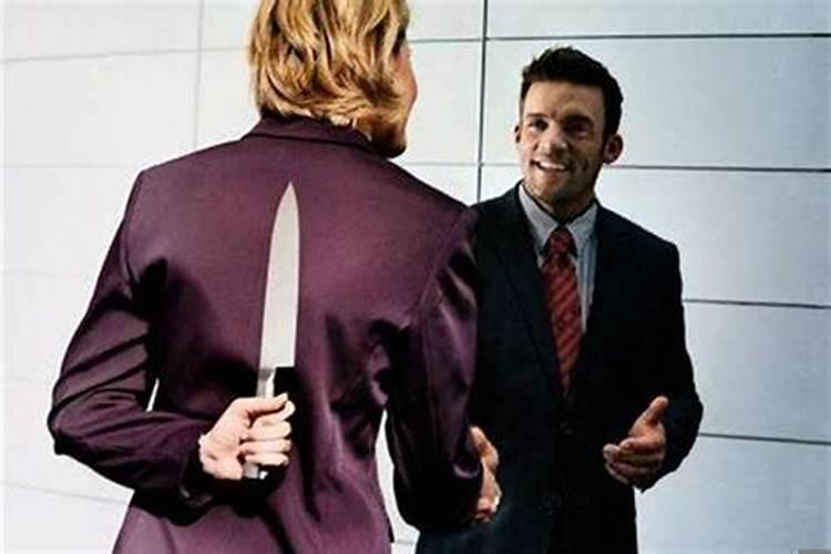 事业上犯小人什么意思？