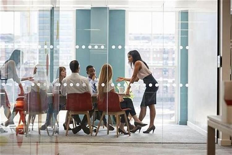 梦见开了新公司很多人？