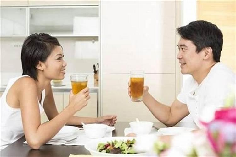 梦见陌生人来我家吃饭什么意思？