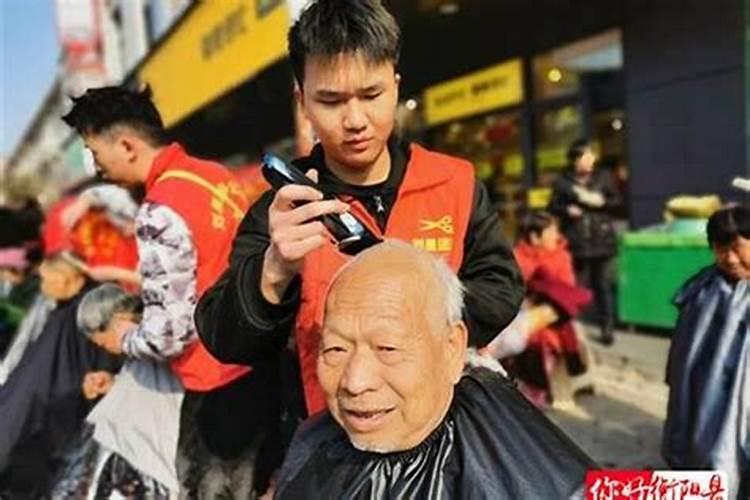 高寿老人做法事