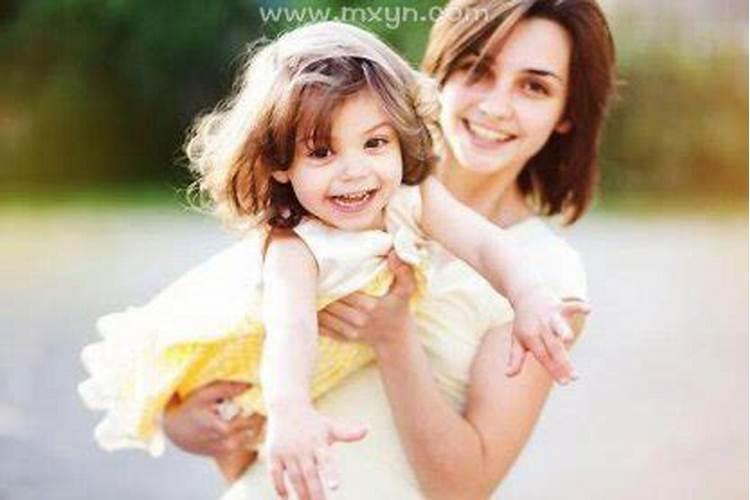 梦见抱小女孩是什么意思？