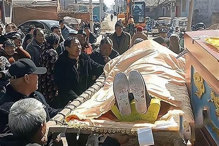 梦见去世的老人又去世了办丧事
